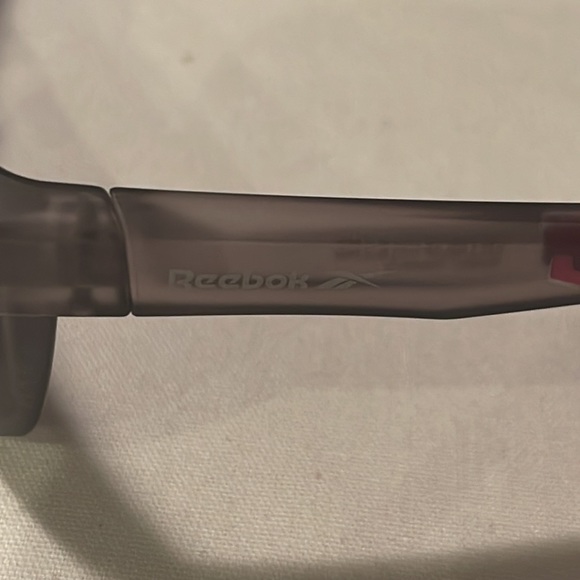 REEBOK RBOP 2103 matte black plastic frames, pink/gold lens.Comfort nose pads - Picture 3 of 9